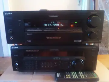 Deux amplis Sony 5.1