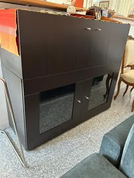 Meuble IKEA avec portes vitrées