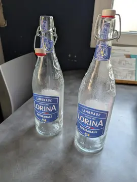 bouteilles en verre avec bouchon