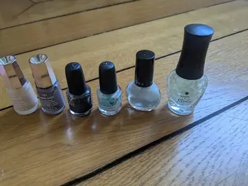 lot de plusieurs vernis