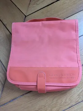trousse de toilette qui s'accroche