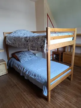 lits superposés+ matelas + 2 couettes