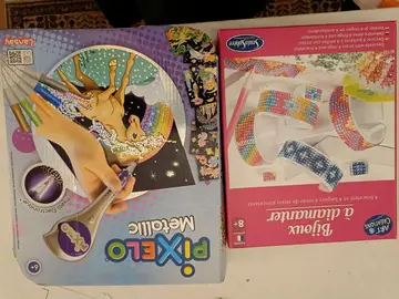 2 coffrets (pas neufs) loisirs créatifs pour petite fille