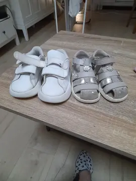 deux paires de chaussures T 24