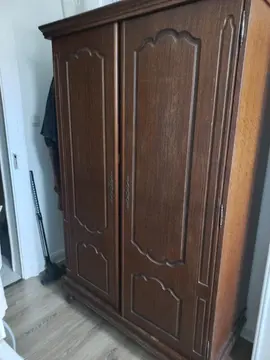 armoire/penderie chêne foncé