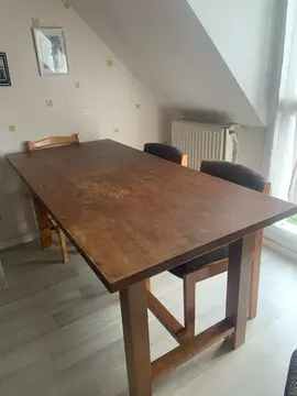 table en bois rectangulaire