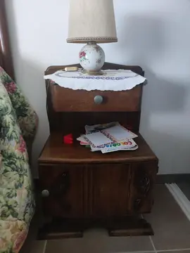 lit et table de nuit
