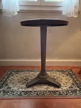 2 tables bistrot Vintage Bakélite et Fonte