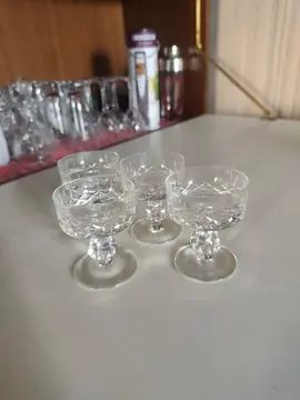 4 petits verres à liqueur