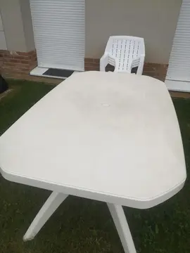 Table en PVC + 4 chaises