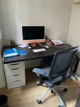 ensemble bureau : bureau, bloc tirroirs, fauteuil, petite table imprimante et 2 petites armoires
