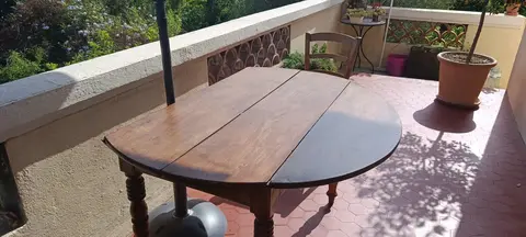 table ronde en bois massif