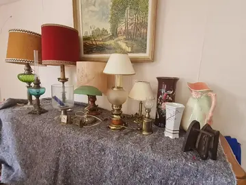 lit de luminaires et vases . lot non dissociable et non triable