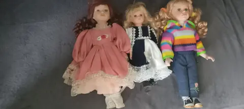 Lot poupées en porcelaine