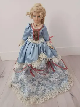 Poupées en porcelaine