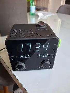 radio réveil avec projecteur