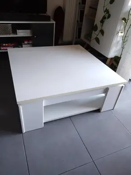 Table basse blanche carrée