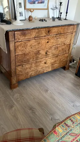 Commode 4 tiroirs en merisier (Marbre cassé)