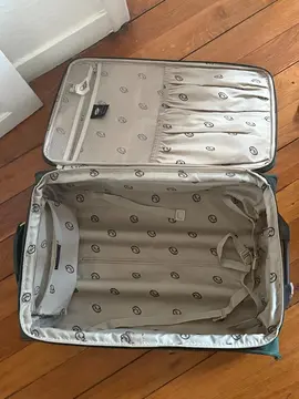 Grande valise (Hauteur : 60cm, largeur : 40cm, profondeur : 28cm)