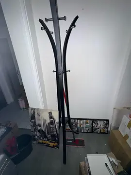 À donner URGENT – Porte-manteau noir + 2 cadres déco New York