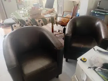 deux fauteuil club marron foncé