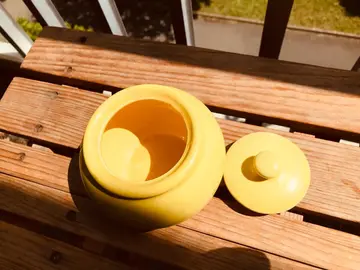 bonbonnière jaune
