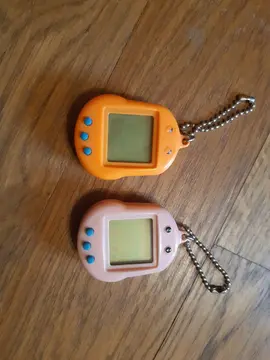 2 tamagochi vintage