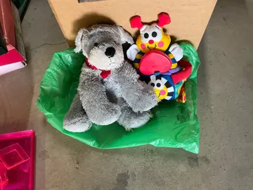 deux peluches pour bébé