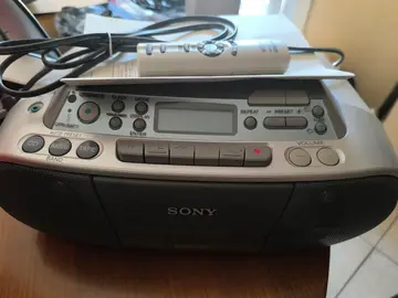 Lecteur CD/Radio/Cassettes- Urgent