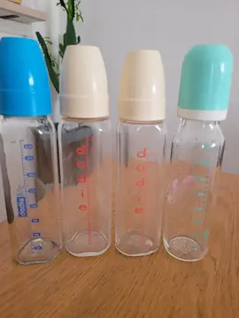 4 biberons en verre sans tétines