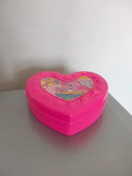 Petite boite en plastique "cœur"