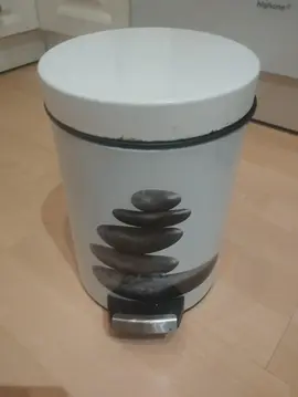 Urgent Poubelle salle de bain