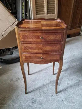 Ancienne table de chevet / table de nuit