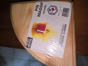 Étagère en coin neuve- Urgent