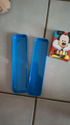 craie et boite a crayon