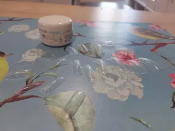 gel uv pour ongles avec capsules