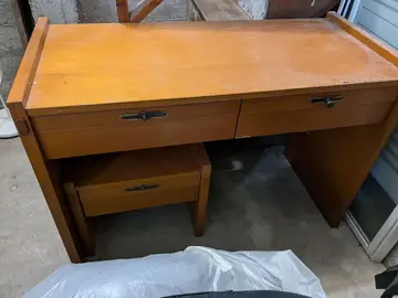Bureau + 1 table de chevet