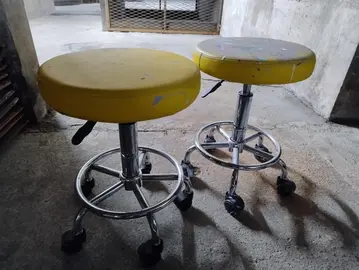 2 tabourets