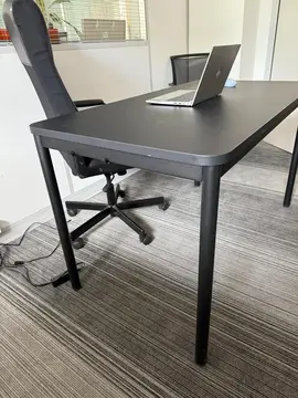 Lot de 2 bureaux en métal – Mobilier de bureau professionnel