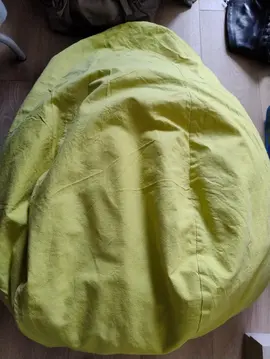2 poufs