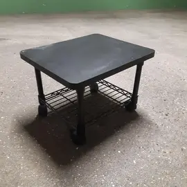 Petite table à roulettes - 48x40 / H34cm