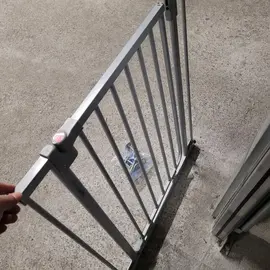 barrière de sécurité et chaise bébé