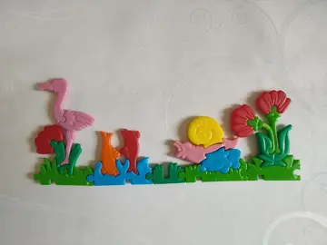Petit décor puzzle en plastique