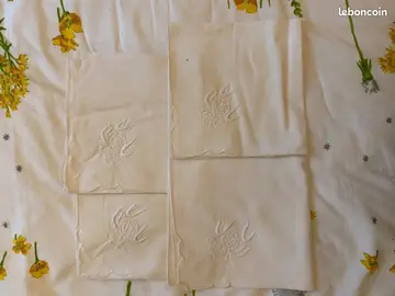 4 anciennes serviettes de table