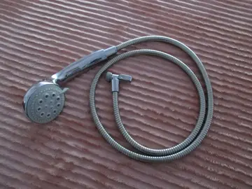 POMMEAU DE DOUCHE ET FLEXIBLE