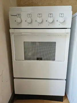 cuisinière 4feux et four gaz avec sa bouteille butane