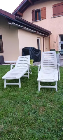 2 chaises longues de jardin