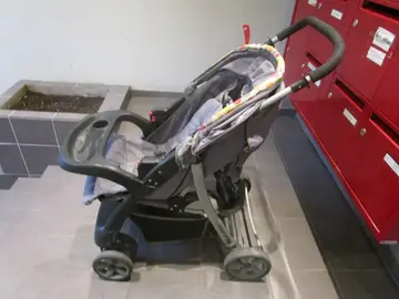 POUSSETTE AVEC ACCESSOIRES