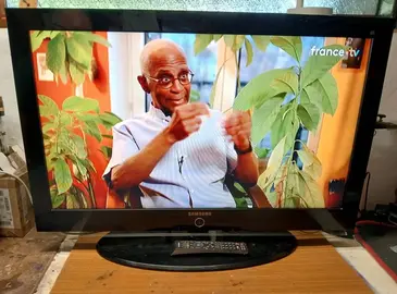 Télévision 101cm