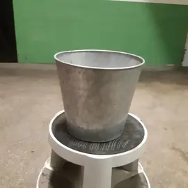 Cache pot en métal - H21cm / D23cm